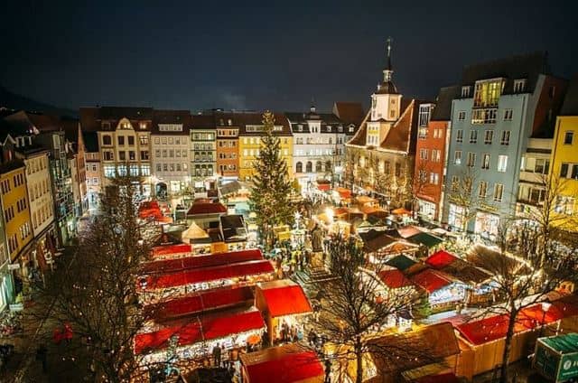 ドイツ・イェーナ　クリスマスマーケット　電飾がきれいな都市